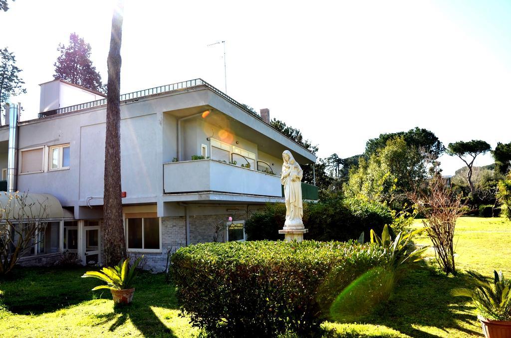 Casa Per Ferie Cardinal G. Guarino Bed and Breakfast Rom Exteriör bild