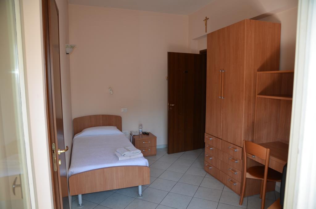 Casa Per Ferie Cardinal G. Guarino Bed and Breakfast Rom Rum bild