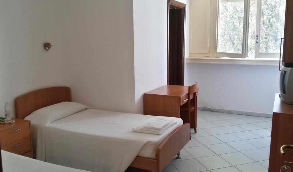 Casa Per Ferie Cardinal G. Guarino Bed and Breakfast Rom Rum bild